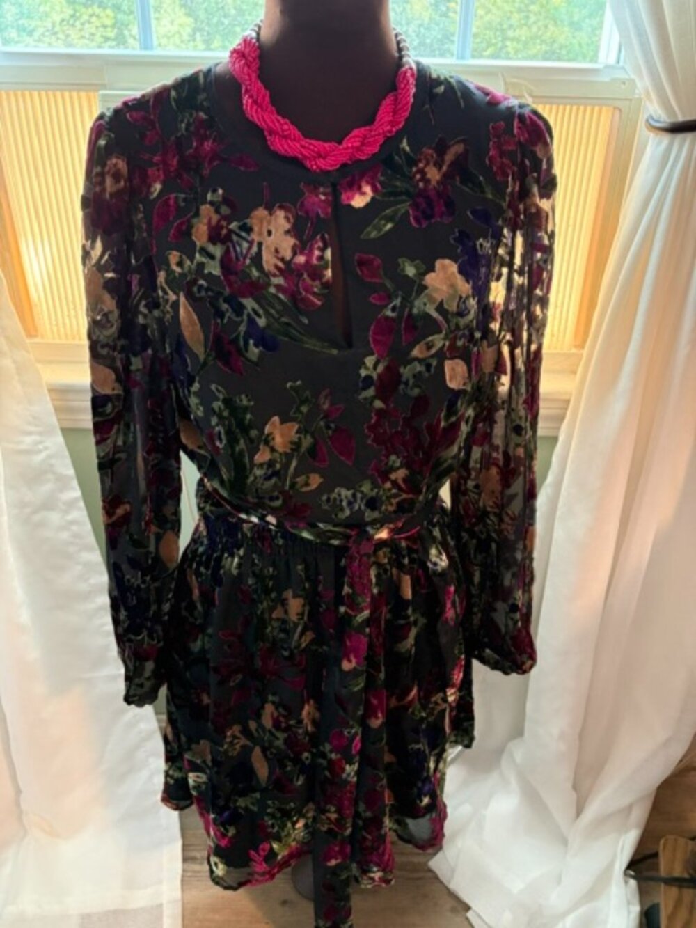 Evereve Ashlyn Black Multi Dress Size s